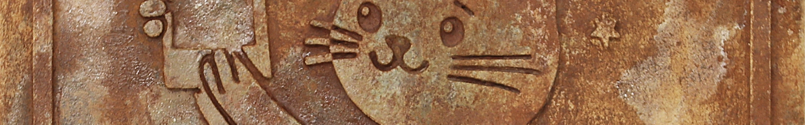 Ausschnitt eines braunfarbigen Bildes, auf dem eine kleine Katze ein Selfie mit einem Handy macht. | konzeptdesignkunst